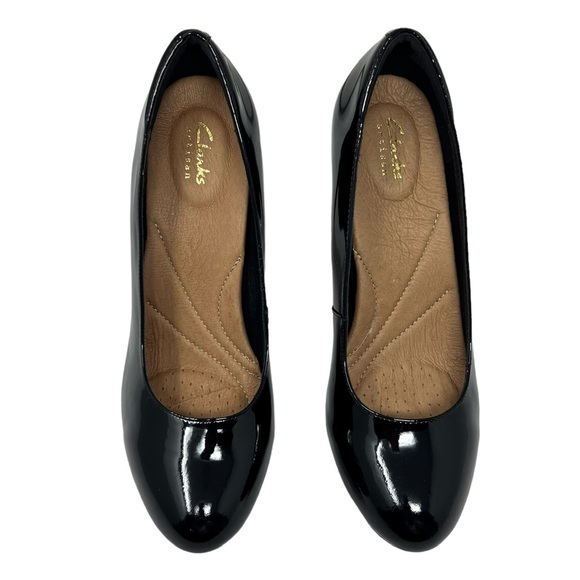 CLARKS PATENT LEATHER HEELS - Picture 2 of 4